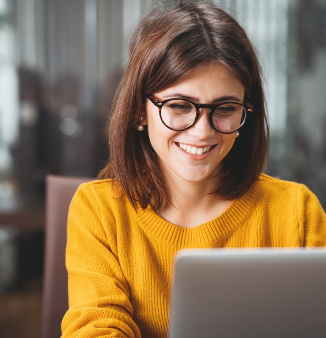 woman smilng using desktop